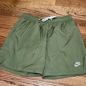 Nike Men’s Athletic Shorts Small Green
